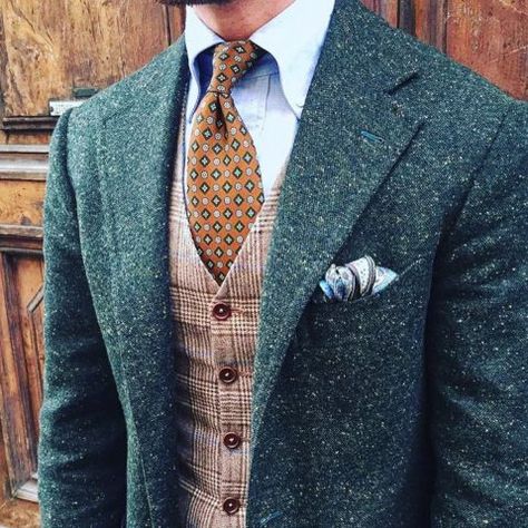 Man Wearing A Suit, Mens Tweed Suit, A Man In A Suit, Mens Wedding Attire, Man In A Suit, Casio Vintage, Tweed Jackets, How To Make Brown, Thrifted Outfits