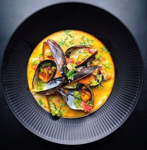 Food Presentation Plates, Gourmet Food Plating, Chorizo Recipes, Mussels Recipe, Bistro Food, Plating Ideas, Fine Dining Recipes, Fancy Food, Sea Food