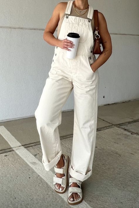 Off White Carpenter Pants Outfit, Cream Overalls Outfit Summer, Ivory Overalls Outfit, White Carhartt Overalls, Styling White Overalls, Cream Dungarees Outfit, White Overalls Outfit Aesthetic, White Curdoroy Pants Outfit, White Overalls Outfit Summer