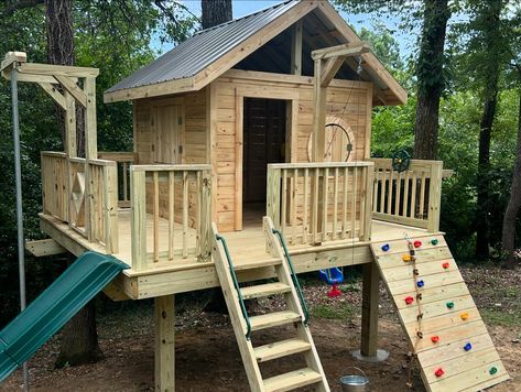 This treehouse has 3 Treehouse Attachment Bolts! The 2 trees in the back support the back of the deck and the third bolt supports the swing set. A fun build! #treehouse #momlife #family #familytime #treehousebuilder #loveourfamily #boymom #beinatree #pinterest #backyard #hgtv #backyarddesign #playground #playgroundbuilders #bham #rolltide #bama #gobulldogs #blazers #mountainbrook #treehugger Tree House In A Tree, Treehouse Playset, Tree Houses For Kids, Tree House And Playground, Tree Forts For Kids, Clubhouse Ideas Kids, Kids Tree House Ideas, Kids Forts Outside, Playhouse On Platform