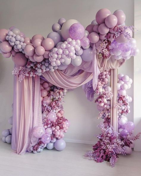 Birthday Party Balloon Arch, Balloon Decoration Birthday, Party Balloon Arch, Arch Balloon, Party Balloons Diy, Balloons Galore, Decoration Birthday Party, Balloon Creations, Bridal Shower Balloons