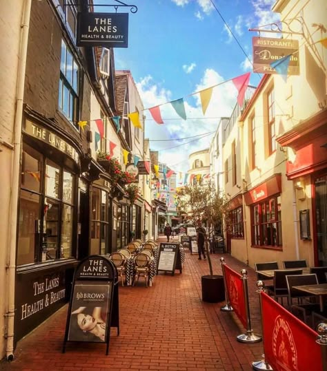 The Lanes Brighton The Lanes Brighton, Things To Do In Brighton, Brighton Photography, Brighton Pride, Brighton City, Spy School, Nostalgic Summer, Brighton Lanes, Brighton Rock