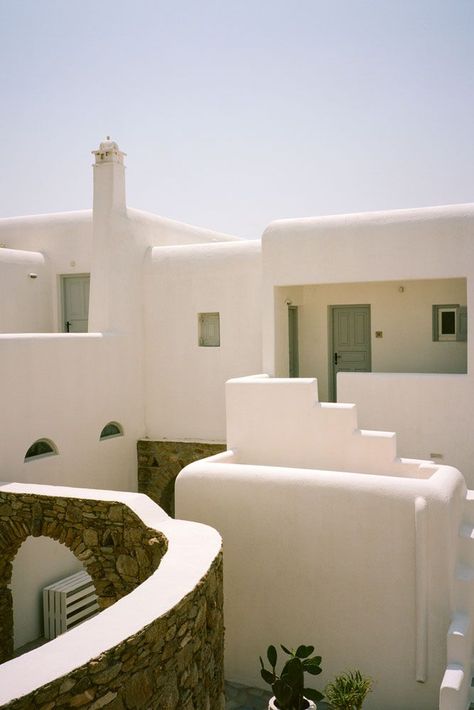 PETITE PASSPORT | SOHO ROC HOUSE MYKONOS - PETITE PASSPORT House In Barcelona, Cycladic Architecture, Little Beach House, Polished Plaster, Greek Villas, Mosque Design, Rustic Restaurant, Greek Restaurants, Greek Design