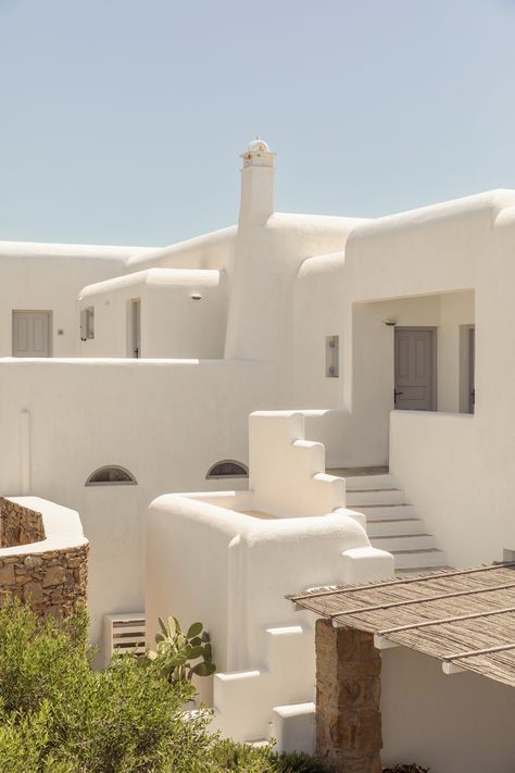 Mykonos House, Santorini Restaurants, Arabic House, Cycladic Architecture, Al Khobar, Santorini House, Villa Ideas, Greece Pictures, Soho Hotel