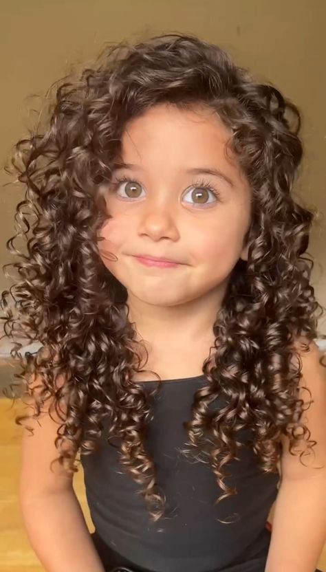 All the products I use to style my daughters very curly hair #toddlerhair #curlyhaircare #curlyhairproducts #curls Curly Hair Styles For Kids, Kids Curly Haircut, Curly Hair Toddler Girl, Curly Hair Toddler Hairstyles, Curly Hair Babies, Babies With Curly Hair, Curly Hair Baby Girl, Curly Kids Hairstyles, Hair Styles For Curly Hair Kids