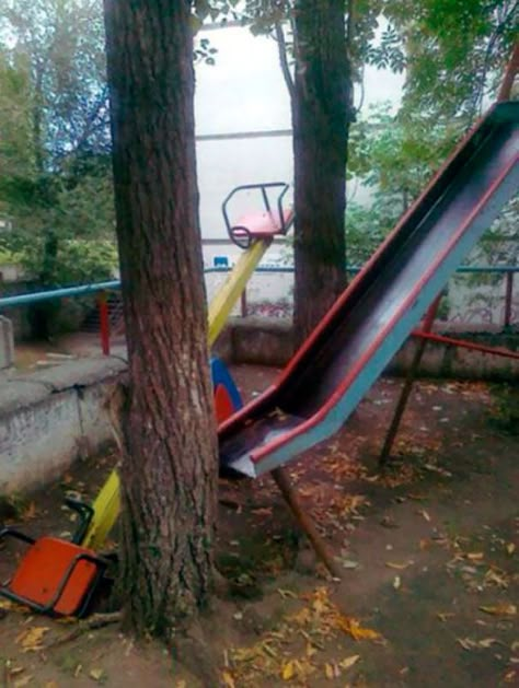 Architecture Fails, Construction Fails, Watch The World Burn, Construction Architecture, You Had One Job, Design Fails, Playground Design, One Job, Epic Fails