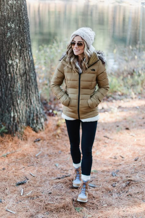 Fall Outdoor Outfits, Outdoor Winter Outfit, Outdoorsy Outfit, Alaska Outfits, Wander Outfit, Cute Hiking Outfit, Look Legging, Hiking Outfit Fall, Mountain Outfit