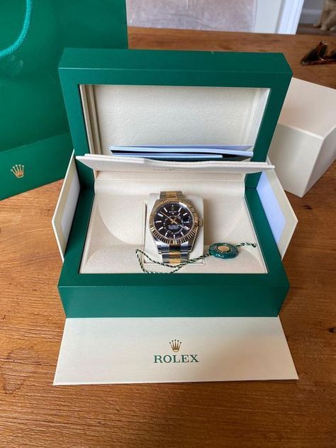 Rolex Watches Women Rose Gold, Most Expensive Rolex, Rolex Watch Price, Rolex Shop, Rolex Watch Box, Rolex Watches For Sale, Casio Watches, Diamond Watches Women, Luxury Gifts For Men