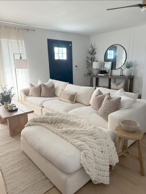 House Interior Small Living Room, Living Room Off White Couch, White Clean Apartment Aesthetic, White Couches Living Room Decor Cozy, Cosy Living Room Apartment, Modern Farmhouse Small Apartment, Farmhouse Apartment Aesthetic, White And Black Modern Farmhouse Living Room, Cute Aesthetic Living Room Ideas