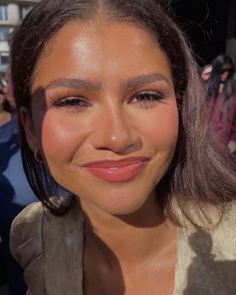 Zendaya Makeup Natural, Zendaya Makeup Looks, Zendaya Face, Zendaya Body, Ashley Holmes, Zendaya Louis Vuitton, Zendaya Makeup, Estilo Zendaya, Zendaya Outfits