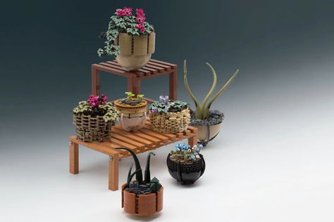 Potted plantsI created those plants more than a year ago.Lego released some potted plants recently but my version has a another focus and is quite ... Lego Vase, Dorm Plants, Lego Botanical, Lego Trees, Lego Home, Lego Plants, Lego Decor, Adult Lego, Lego Village