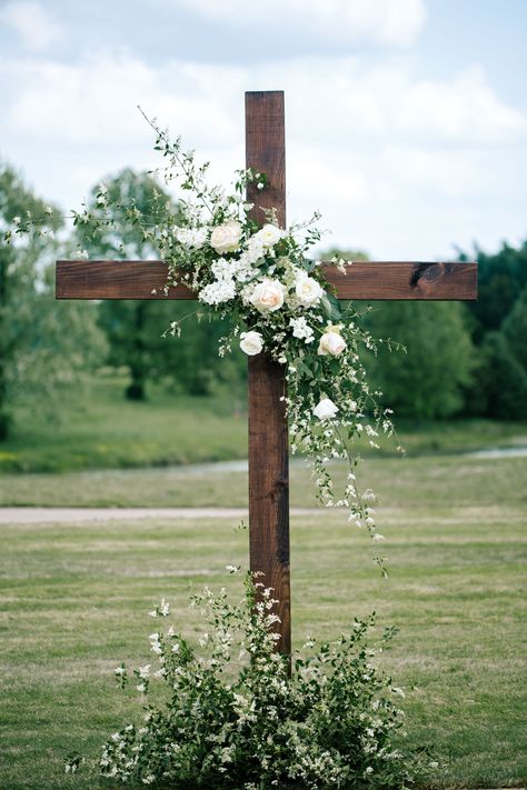 Cross Wedding Alter Diy, Cross Swag Wedding, Floral Wedding Ceremony Decor, Cross Wedding Alter Flowers, Wedding Cross Arrangement, White Flowers On Cross Wedding, Wedding Cross Decor Ceremony Backdrop, Wedding Ceremony Rug Altars, Cross For Outdoor Wedding