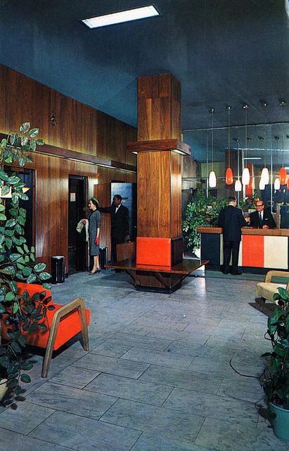 Luxury Lobby Design, Hospital Lobby, Mid Century Hotel, House Lobby, 80s Interior, Retro Interior Design, Office Lobby, Hotel Lounge, Vintage Hotels