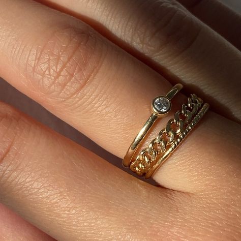 Mejuri Solo Diamond Ring Mejuri Ring Stack, Mejuri Rings, Mejuri Jewelry, Dream Engagement, Dream Engagement Rings, Circle Ring, Stacked Jewelry, Bday Ideas, Storage Pouch