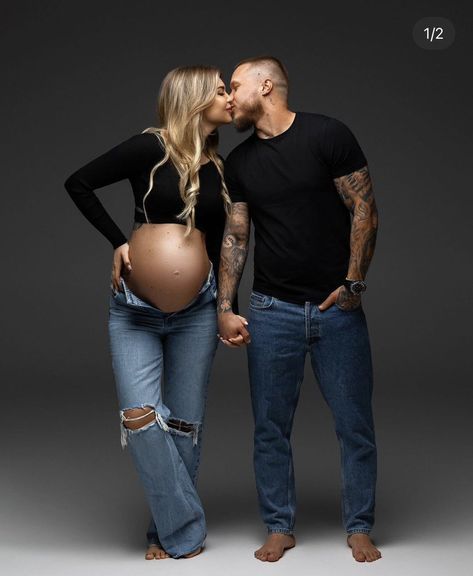 Jeans And Black Top Maternity Shoot, Couple Poses For Maternity Shoot, Maternity Photo Studio Ideas, Casual Maternity Shoot Outfits, Maternity Shoot Studio Ideas, Maternity Photo Shoot Poses Couple, Pregnancy Photos Couples Poses, Pregnancy Pictures With Husband, Open Jeans Maternity Shoot