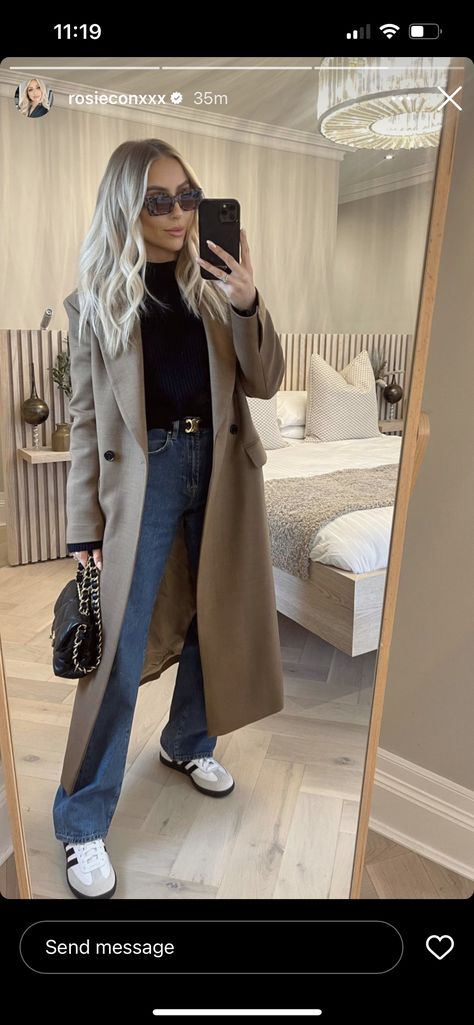 Straight Leg Jeans Outfits Casual Winter, Trainers And Jeans Women Outfit, Jeans And Trainers Outfit Winter, Grey Trainers Outfit Women, Trainers Work Outfit, Busy Mum Outfits, Quiet Luxury Fashion Winter, Jeans And Trainers Outfit, Casual Pub Outfit