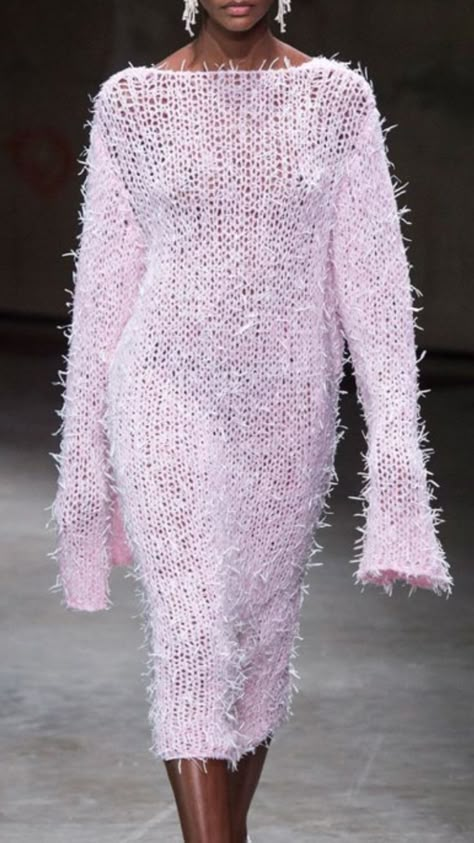 Knit Fashion Runway, Knitwear Trends, Knit Sweater Coat, Winter Knitwear, Knitted Dresses, Knitting Tips, Knitwear Fashion, Knitted Dress, Knit Outfit