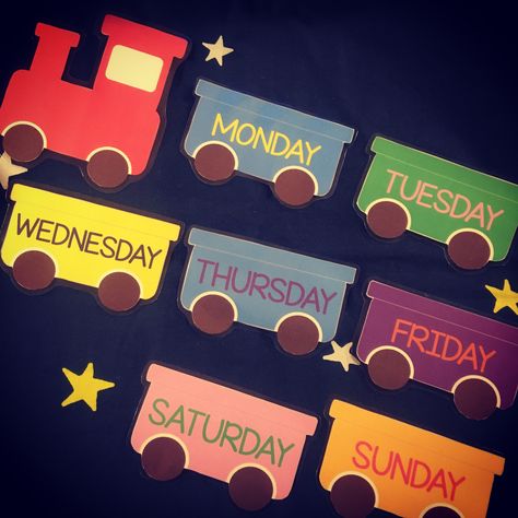 Days Of The Week Arts And Crafts, Chart Work For Kindergarten, Days Of The Week Display Classroom, Charts For Kindergarten Classroom, Days Of The Week Decoration, Weekdays Chart For Preschool, Days Of The Week Crafts Preschool, Days Of The Week Classroom Decoration, Days Of Week Chart Preschool