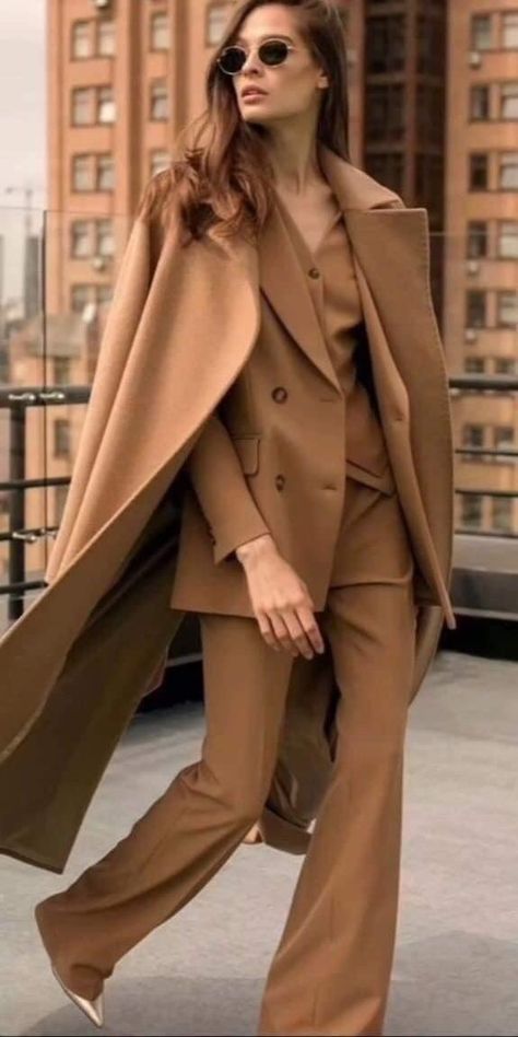 areti Camel Suit Women, Ootd Office, Elegant Lifestyle, Polished Casual, Muslim Style, Monochromatic Outfit, Corporate Fashion, Professional Outfits Women, Trench Coat Style