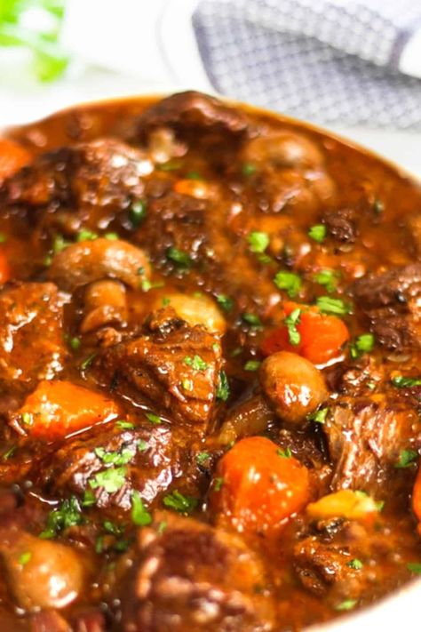 There is nothing better than coming home to a delicious homemade Dutch Oven Beef Stew. A hearty warming dish any day of the week. Tasty Beef Stew Recipe, Easy Beef Bourguignon, Delicious Beef Stew, Dutch Oven Beef Stew, Oven Beef Stew, Dutch Oven Beef, Beef Bourguignon Recipe, Tasty Beef Stew, Beef Food Recipes