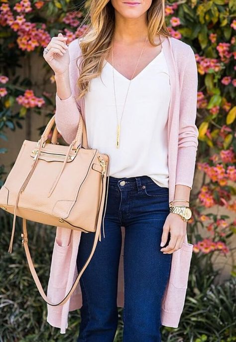 Autfis ❤ Flare Jean Outfit, Erin Sanders, Looks Jeans, Look Rose, Cute Spring Outfits, Cardigan Outfits, Spring Outfits Women, Pink Cardigan, Mode Inspiration