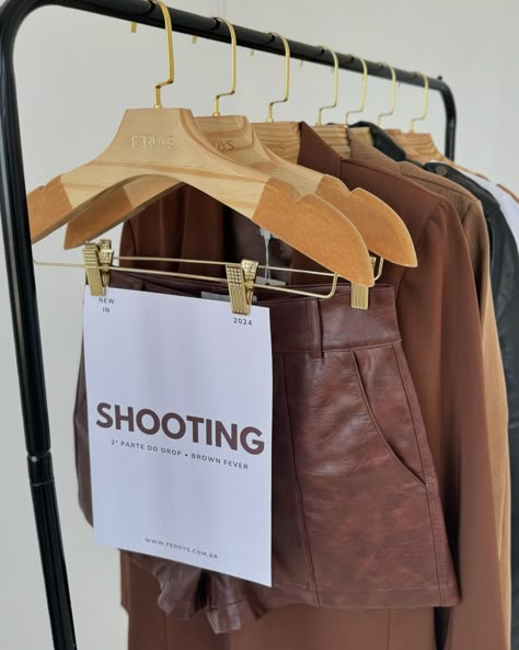 shooting 🤎📸🧸💫 Boutique Instagram Stories, Business Branding Inspiration, Business Content, Studio Shoot, Fashion Studio, Business Branding, Workout Wear, Branding Inspiration, Girls Shopping