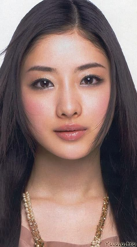 60s Asian Makeup, Desired Face Shape, Makeup Inspo Japanese, 70s Makeup Asian, 2000 Japanese Makeup, Old Makeup Looks 90s, Y2k Japanese Makeup, 2000 Asian Fashion, Early 2000 Makeup Look