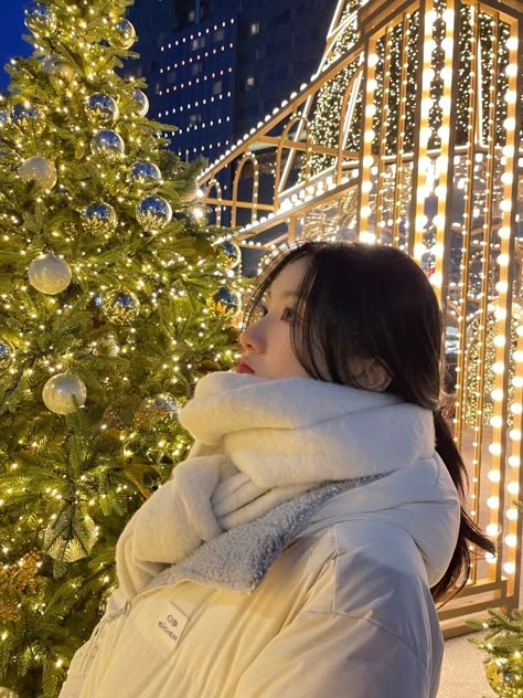 youi dreamnote Youi Dreamnote, Christmas Poses, 사진 촬영 포즈, Winter Photoshoot, Winter Photos, Best Photo Poses, Winter Girls, Poses For Photos, Winter Aesthetic