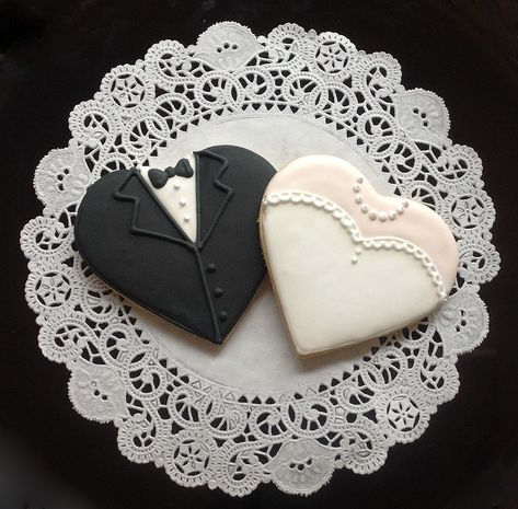 Bride and Groom Heart Cookies | Roxanne | Flickr Bride Heart Cookies, Heart Shaped Bride And Groom Cookies, Bride And Groom Heart Cookies, Wedding Icing Cookies, Married Cookies, Groom Cookies, Bride Cookies, Wedding Cookies Decorated, Flower Pot Cake