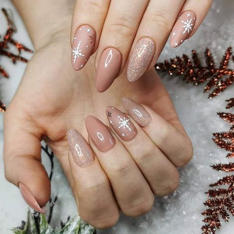 Nude Christmas Nails Almond, Christmas Nude Nails, Brown Winter Nails, Winter Nails Brown, Nails In Brown, Brown Christmas Nails, Christmas Nails Brown, Nude Christmas Nails, Nude Winter Nails