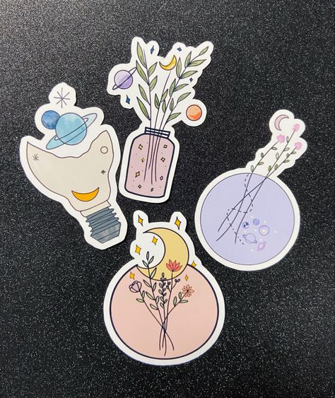 Aesthetic Diy Stickers Drawing, Homemade Sticker Ideas Aesthetic, Easy Stickers To Draw, Aesthetic Diy Stickers, Handmade Stickers Diy, Diy Stickers Ideas Draw, Homemade Sticker Ideas, Cute Stickers To Make, Galaxy Stickers