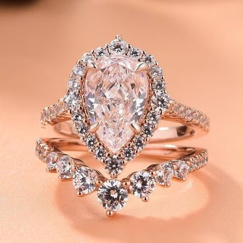 Morganite Ring Set, Moissanite Engagement Ring Halo, Cute Engagement Rings, Engagement Sets, Engagement Rings Bridal Sets, Moissanite Diamond Rings, Future Wedding Ideas, Dream Engagement Rings, Dream Engagement