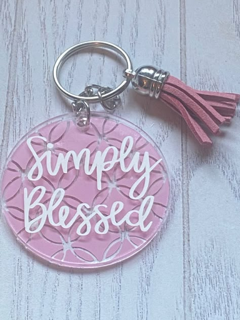 Acrylic Keychains Diy Cricut, Cricut Keychain Ideas, Cricut Acrylic, Acrylic Keychain Ideas, Cricut Keychains, Projet Cricut, Acrylic Key Chains, Mirror Keychain, Keychain Designs