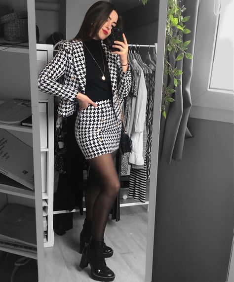 Houndstooth Outfit Ideas, Black Houndstooth Mini Skirt For Winter, Fitted Houndstooth Mini Dress For Winter, Elegant Houndstooth Skirt For Office, Western Formal Outfits For Women, Checkered Set Outfit, Fall Black Houndstooth Mini Skirt, Winter Black Houndstooth Mini Skirt, Houndstooth Outfit