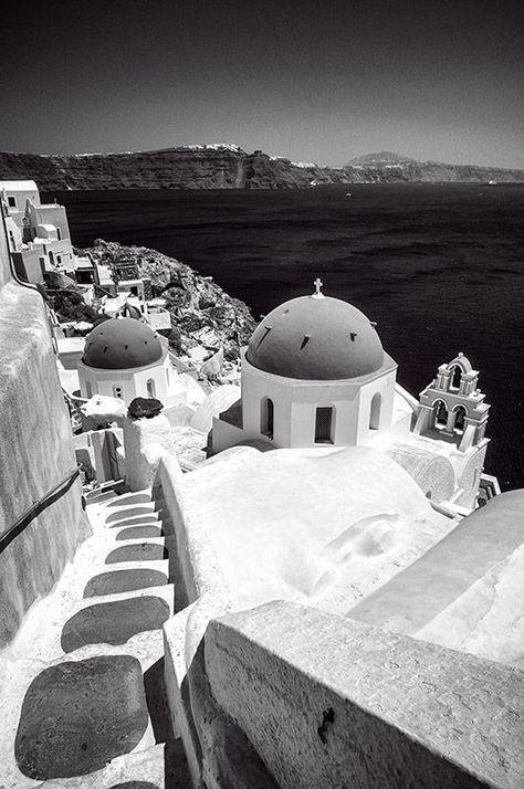 White Vision Board, Santorini Greece Aesthetic, Santorini Architecture, Black And White Collage, Oia Santorini Greece, White Photo Wall, White Collage, Greece Aesthetic, Aesthetic Black And White