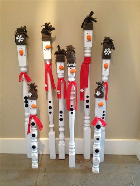 Christmas Frame Wreath (via Pinterest) – Paint a frame red then tie a big green bow with bulbs hanging down! Fish Bowl Snowman – Stack fishbowls on top of eachother and fill with fun Christmas items! Spindle Snowmen (via Pinterest) – Paint old stair spindles white then use fabric scraps, buttons, etc! Wood Pallet Reindeer & … Spindle Ideas, Spindle Snowmen, Wings Ideas, Spindle Crafts, Homemade Christmas Decorations, Stick Crafts, Diy Christmas Decorations, Diy Christmas Decorations Easy, Decoration Originale