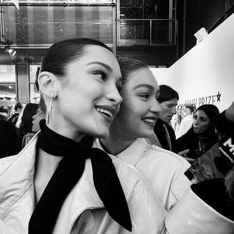 Bella And Gigi Hadid, Gigi And Bella Hadid, Bella Gigi Hadid, Gigi And Bella, Bella Gigi, Hadid Sisters, Gigi Bella, Model Life, Gigi Hadid