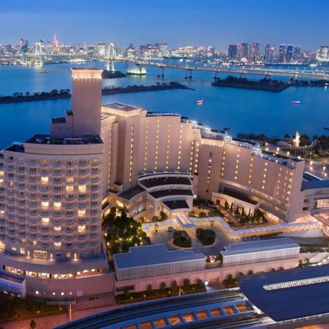 Stay at 5-star hotels like 📍Hilton Tokyo Odaiba with Avanti Vacations for free room upgrades and other special perks I can get you. ☕ #TravelBetter #Tokyo #HiltonTokyoOdaiba #TokyoHotels #TokyoTravel #TravelAdvisor 7 Star Hotel, Aesthetic Pov, Hotels In Japan, Japan Travel Destinations, Tokyo Skyline, Tokyo Trip, Japan Hotel, Tokyo Bay, Cheap Hotel