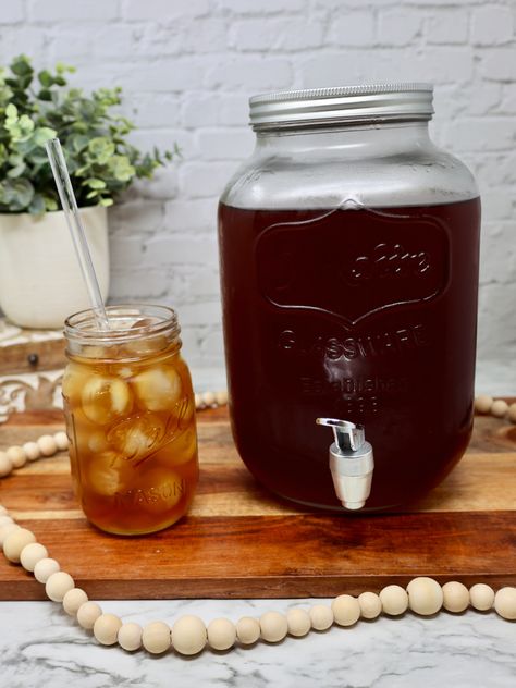 Southern Sun Tea - Grace Like Rain Blog Sun Sweet Tea Recipe, Bears Videos, Sun Tea Recipes, Stovetop Appetizers, Vodka Gummy Bears, Flavored Ice Cubes, Sweet Tea Recipes, Different Types Of Tea, Sun Tea