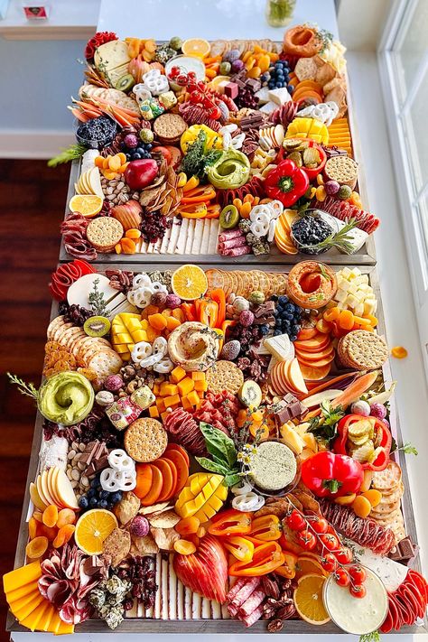 Wedding Grazing Table Ideas, Fruit Board Ideas, Wedding Grazing Table, Event Food Ideas, Grazing Table Ideas, Fruit Board, Platter Board, Simple Foods, Car Birthday Party