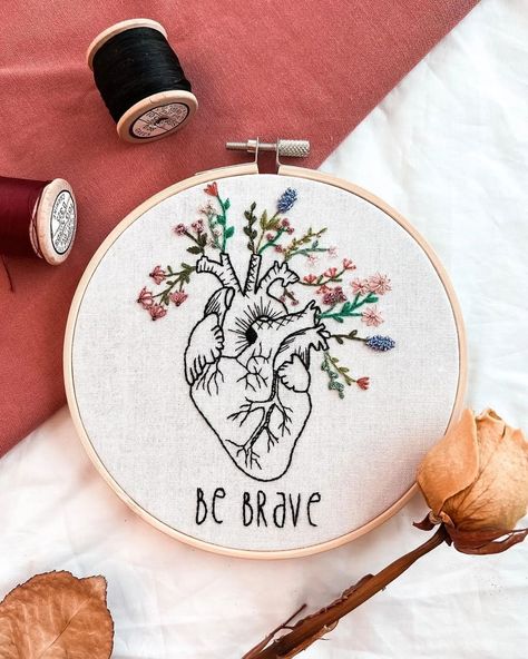 Hoop Art Embroidery on Instagram: “*sends to all* 📷 @bia.atelier_ ❤️ Send to friends, spread the love 👉🏼 Tag and use #hoopartembroidery to get featured . . . . .…” Embroidering Clothes, Body Embroidery, Hoop Art Embroidery, Fall Embroidery Designs, T Shirt Embroidery, Long And Short Stitch, Send To Friends, Embroidery Tshirt, Love Tag