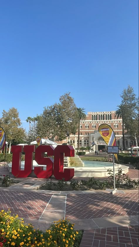 Usc Aesthetic, Usc Film School, Usc College, University Inspiration, College Goals, College Usa, Dream University, University Aesthetic, College Tour