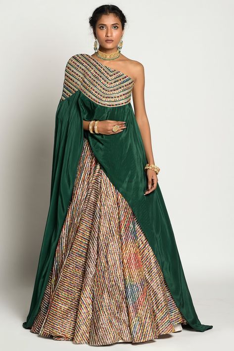 Pernia's Pop Up Shop: Luxury Designer Ethnic Clothing Website 2022 Jacket Lehenga, Gaun Fashion, Designer Party Wear Dresses, Party Wear Indian Dresses, Indian Fashion Designers, Designer Outfits, Indian Designer Outfits, Chaniya Choli, Lehenga Designs