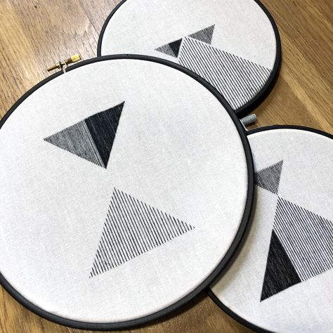 Monochrome Embroidery Patterns, Geometric Embroidery Designs Modern, Minimalist Embroidery Patterns, Minimal Embroidery Design, Yarn Canvas Art, Embroidery Monochrome, Geometric Embroidery Designs, Geometry Embroidery, Minimalistic Embroidery