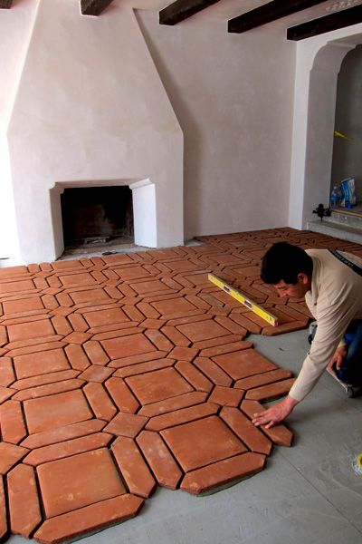 Spanish Home Design, Terra Cotta Flooring, Clay Floor, Spanish Colonial Revival, Hacienda Homes, Spanish Home, Hacienda Style Homes, Luxury Door, Astuces Diy