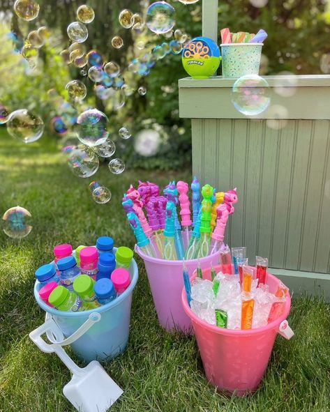 Stitch Pool Party Ideas, Last Day Of School Party, Barbie Pool, Barbie Pool Party, School Party Ideas, Pool Party Kids, Splash Party, Beach Birthday Party, Backyard Birthday