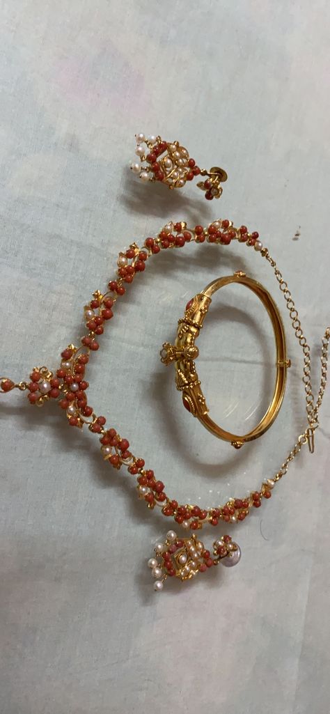 Beaded Jewelry Gold Indian, Coral Jewelry Set Gold, Coral Gold Necklace, Pagadalu Chains, Coral Gold Jewellery, Pagadalu Jewellery, Havala Jewellery, Coral Earrings Gold Indian, Coral Necklace Indian Gold