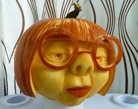 This Edna Mode pumpkin by Sparks Fly Design is not cool with capes. Edna Mode Pumpkin, Edna Pumpkin Carving, Pumpkin Carving Pretty, Pumpkin Carving Ideas Pretty, Pumkin Carving Ideas, Cool Pumpkin Carving Ideas, Cute Pumpkin Carving Ideas, Funny Pumpkin Carvings, Cute Pumpkin Carving