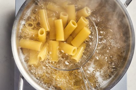 This Controversial Pasta Cooking Trick Will Change the Way You Boil Pasta Forever Pasta Boiling, Cooking Verbs, Outdoor Recipes, Green Dinner, Cooking Pasta, Splatter Guard, Hawaiian Sweet Rolls, Waffle Cookies, Summer Pasta Salad