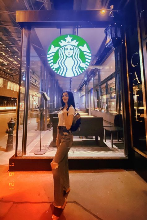 #starbucks #photoshoot🦋🤍👼🏻 Starbucks Pose Ideas, Starbucks Photoshoot Ideas, Starbucks Poses, Poses At Starbucks, Starbucks Selfie Ideas, Starbucks Pics Instagram, Poses With Starbucks Coffee, Starbucks Outfit, Starbucks Store